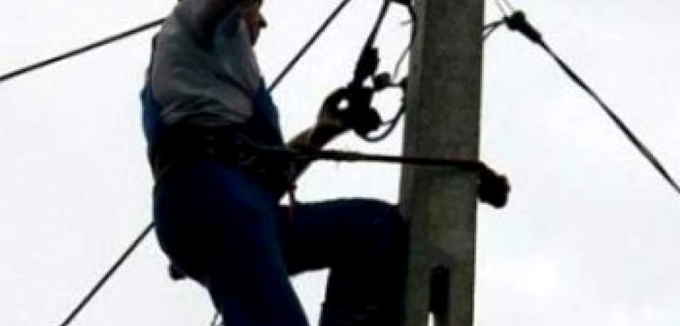Furtul de energie electrică este o practică întâlnită în comunităţile de rromi
