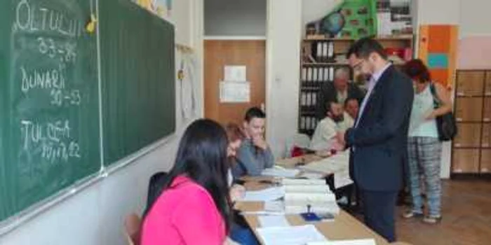 Fancsali Ernő aştepată buletinele de vot FOTO Florina Pop