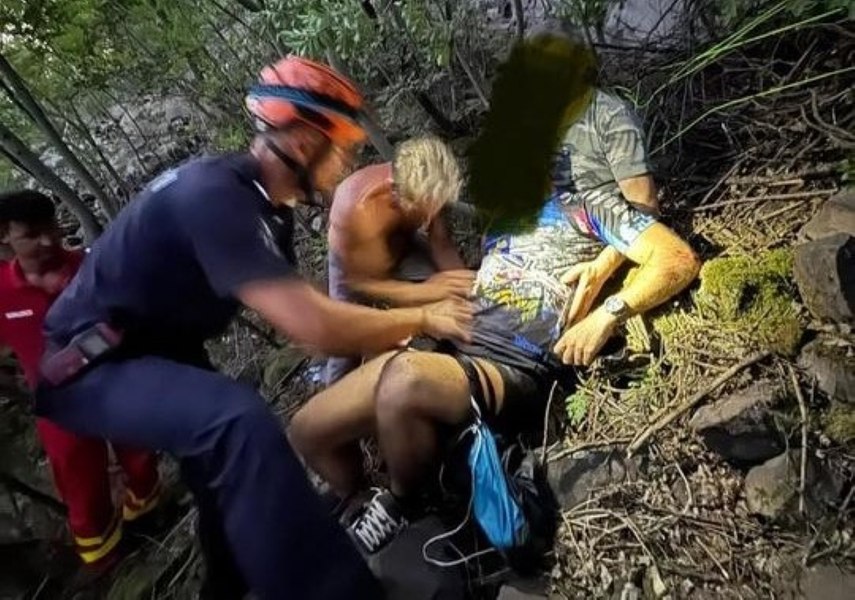Parapantist salvat după ce a rămas agăţat de o stâncă la Măgura Uroiului. Bărbatul a fost transportat la spital