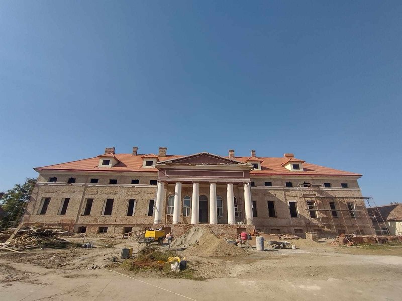 Transformarea conacului Mocioni din Timiș. Comuniștii l-au sluțit, turnând beton peste marmură. Acum își recapătă strălucirea FOTO