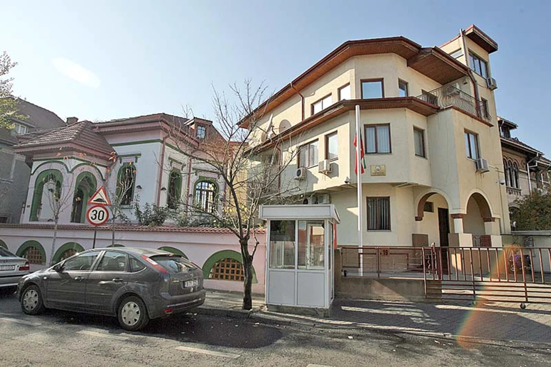 Aceasta este vila pe care  senatorul a cumpărat-o şi,  ulterior, a închiriat-o  Ambasadei Kuweitului
