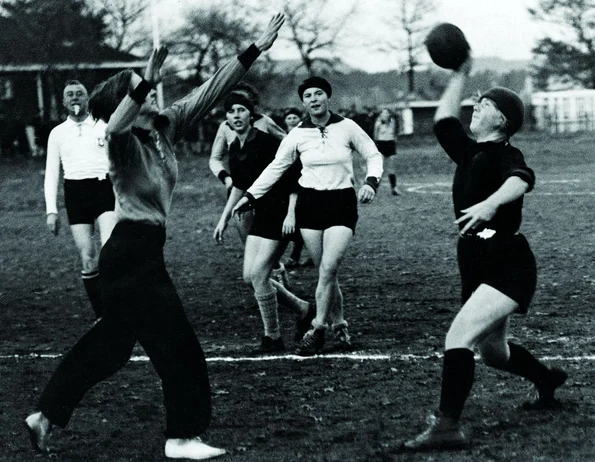 Jucătoare de handbal din Germania anilor `20 (© Getty Images)