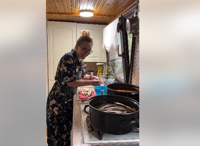 Elena Lasconi, între primărie și bucătărie. Cum și-a surprins simpatizanții cu o zacuscă de pește pregătită între patru cununii civile
