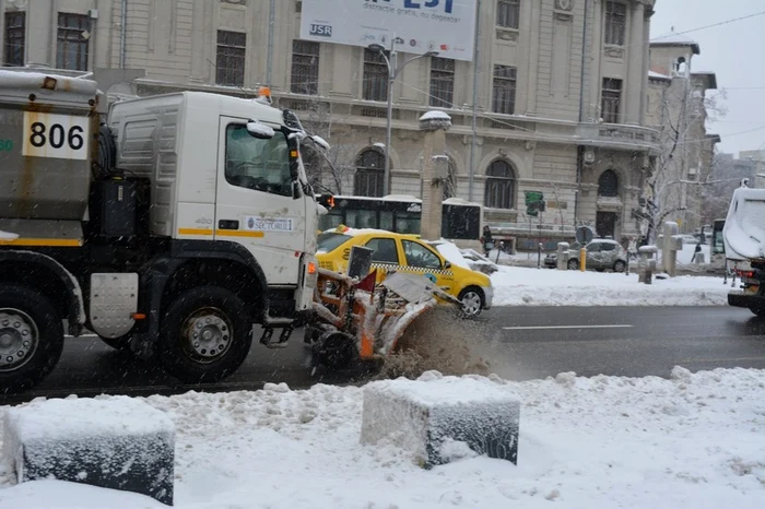 Primăria Capitalei anunţă că, având în vedere că sunt prognozate ninsori, temperaturi scăzute şi gheţuş, sunt pregătite să intervină până la 741 de utilaje şi 415 operatoriFoto News.ro
