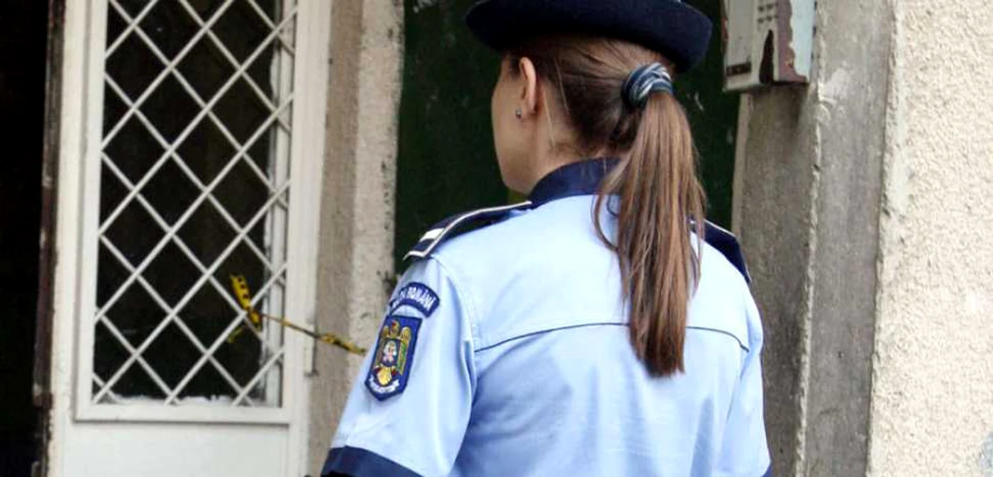 Poliţiştii au găsit tablourile la aproape un an de la semnalarea dispariţiei acestora FOTO Adevărul