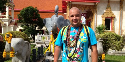 Tiberiu Molnar la un templu budist din Phuket