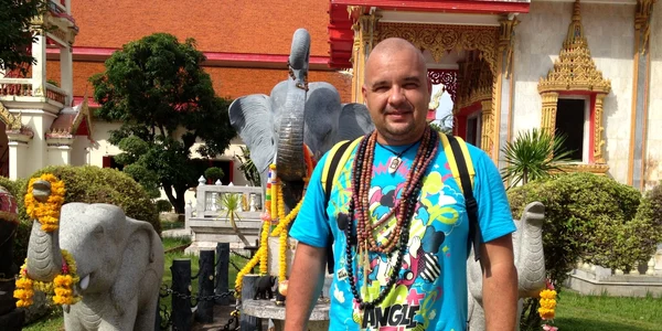 Tiberiu Molnar la un templu budist din Phuket