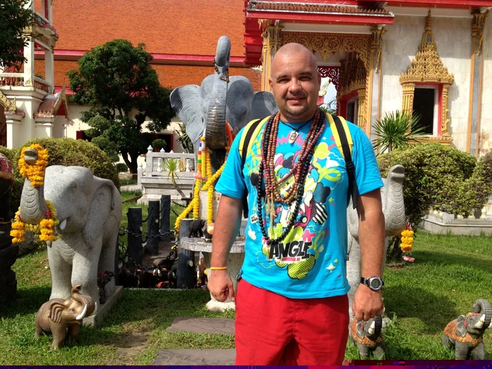 Tiberiu Molnar la un templu budist din Phuket