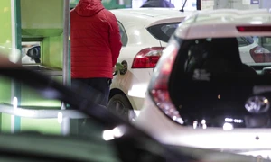 Ilustratie benzina benzinarie pompa picatura FOTO Inquam Photos / Octav Ganea