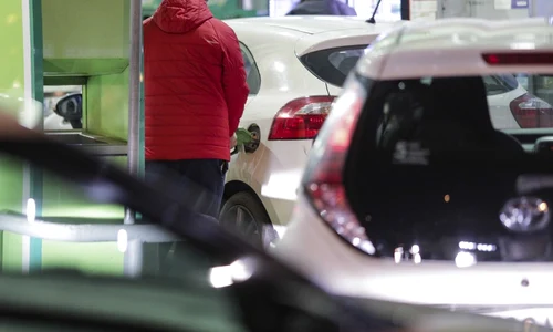 Ilustratie benzina benzinarie pompa picatura FOTO Inquam Photos / Octav Ganea