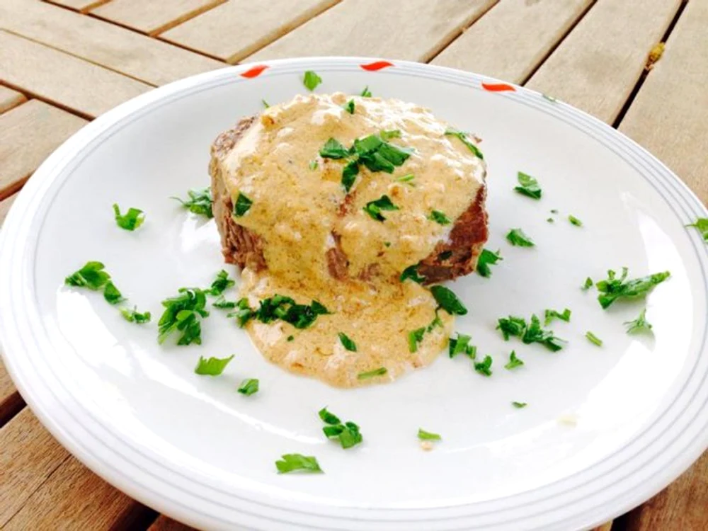 
    Tagliata di manzo con salsa di panna  