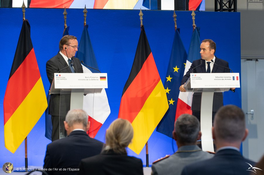 Întâlnire de urgenţă între miniștrii apărării din Germania și Franța după victoria lui Trump în alegerile din SUA. Apărarea Europei, subiectul principal
