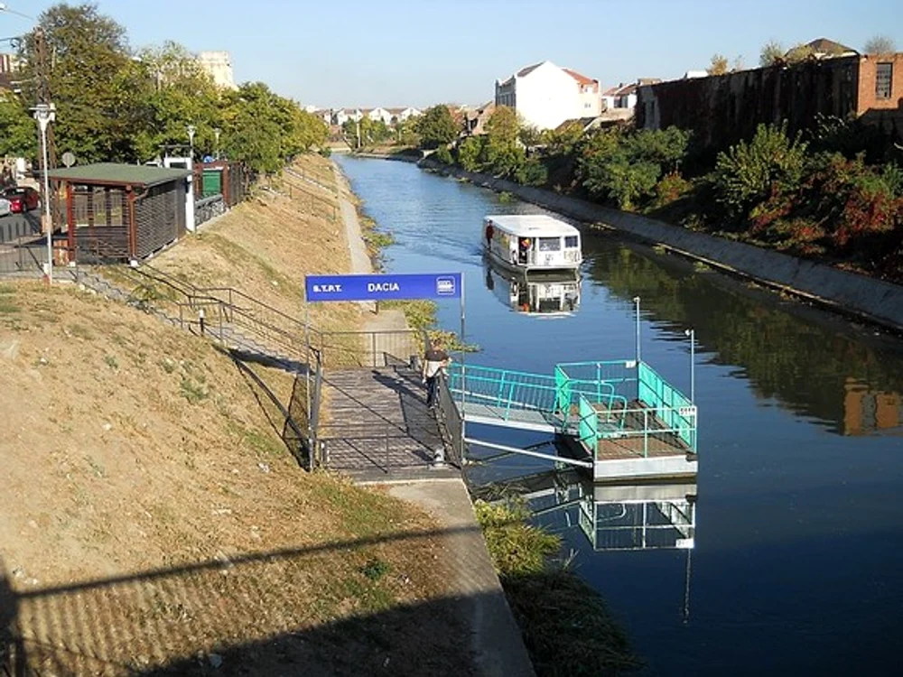 Traseul vaporașului durează între 50 și 64 de minute