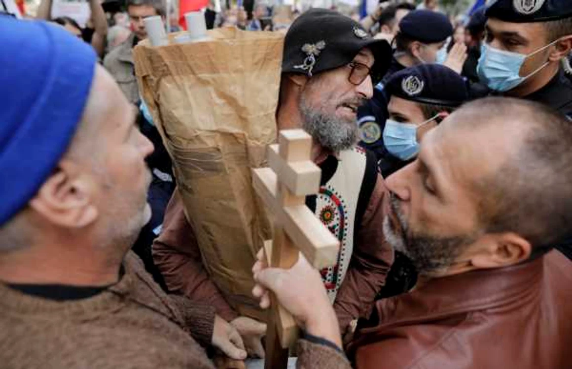 Protest anti-masca în Piaţa Universităţii din Bucureşti FOTO Inquam Photos / George Calin