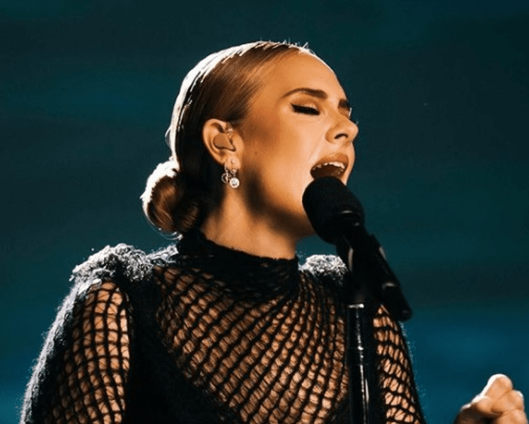 Adele le explică fanilor cum să-i pronunţe corect numele