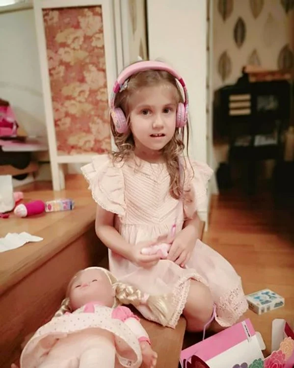 3 fiica lui robert turcescu vera ilinca sotia oana turcescu 4 jpg jpeg