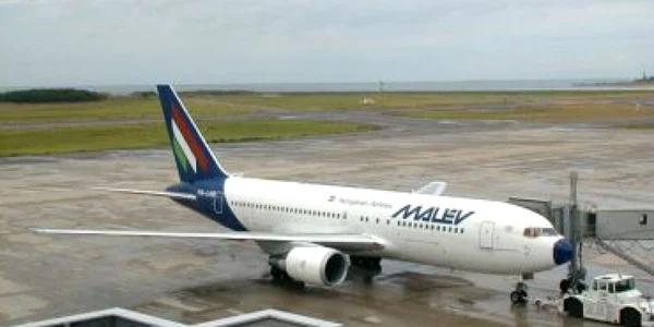 Un avion a lovit un stâlp la decolarea de pe Otopeni
