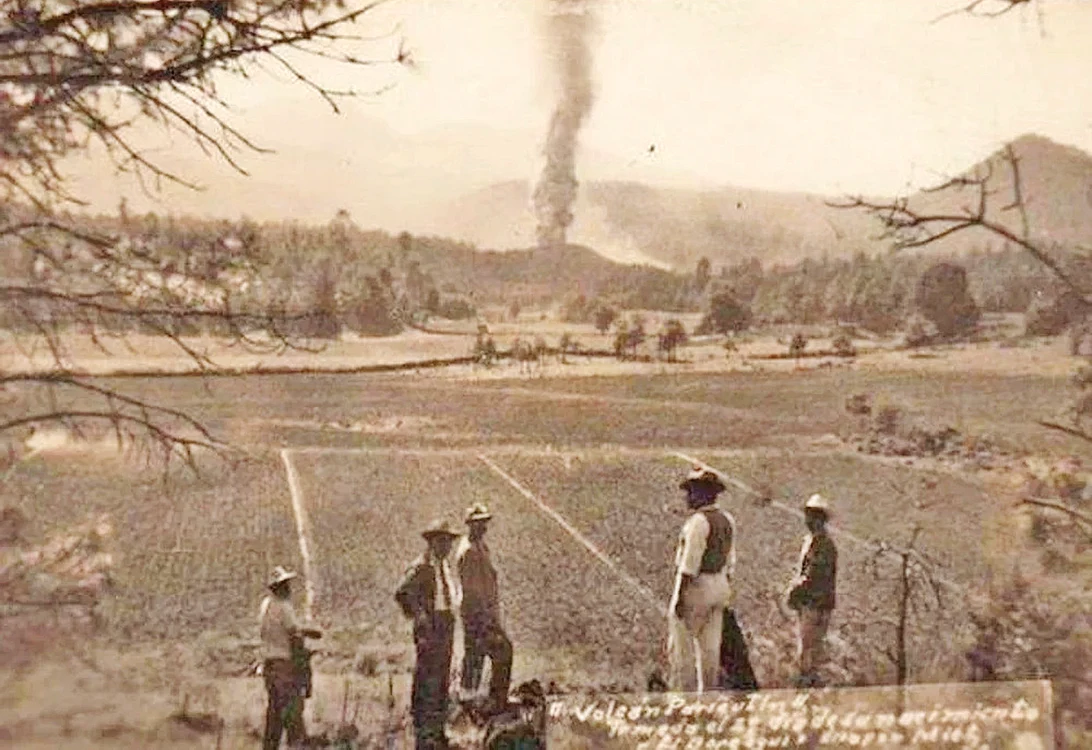 Vulcanul Paricutin, apărut  pe un ogor din Mexic. Foto: Wikimedia