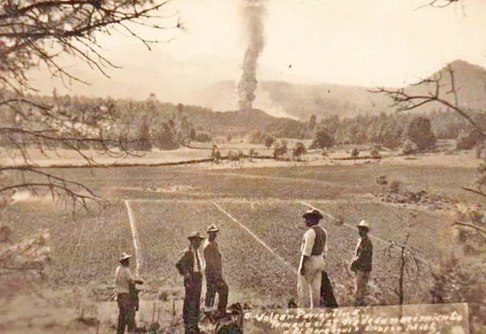 Vulcanul Paricutin, apărut  pe un ogor din Mexic. Foto: Wikimedia