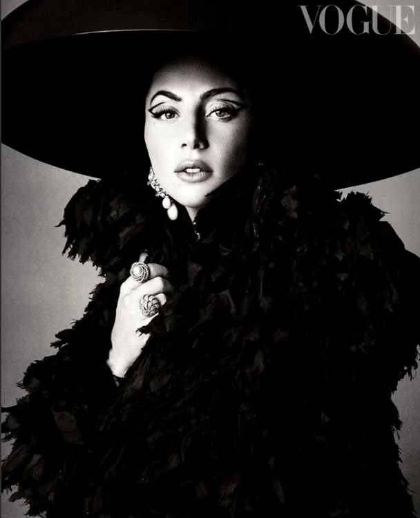 Lady Gaga in revista Vogue foto instagram