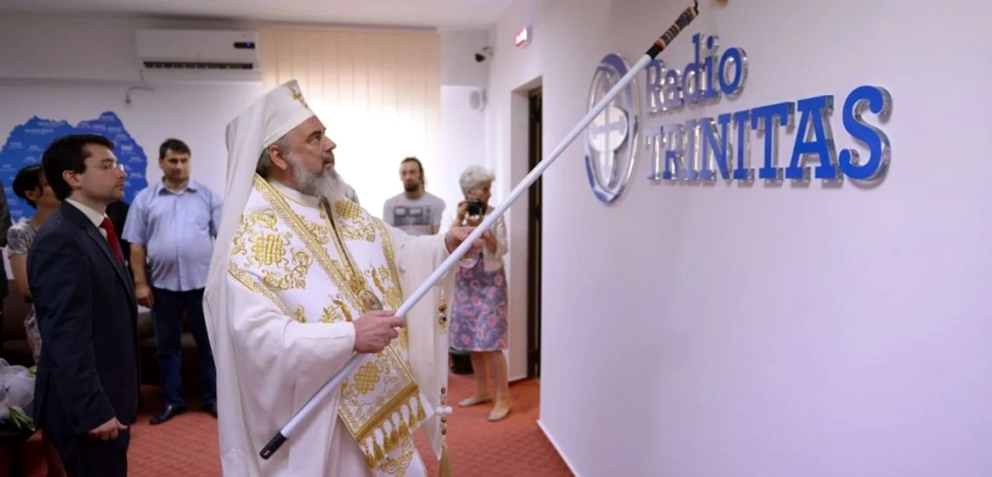 În 2014, Patriarhul Daniel sfinţea cu trafaletul noile studiouri ale Trinitas TV FOTO basilica.ro