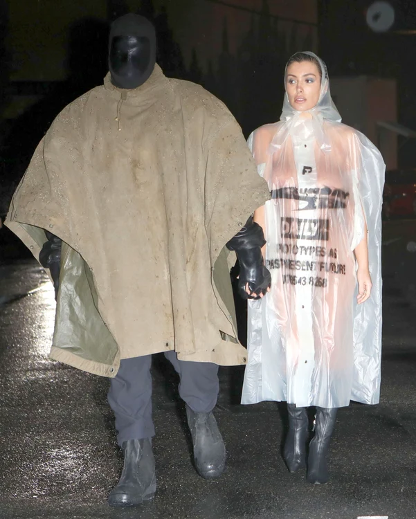 Kanye West și Bianca Censori au captivat toată atenția cu ținutele lor (Foto: Profimedia)