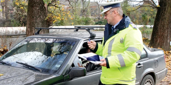 Poliţiştii au verificat actele tânărului vinovat de accident