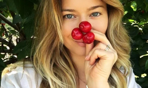 Laura Cosoi cirese jpeg