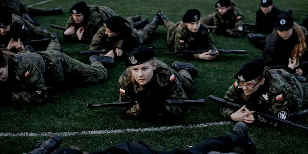 Shooters Association din Polonia si noii sai recruti FOTO New York Times