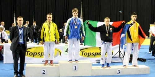 Flavius Plopeanu (primul din dreapta) a reuşit cel mai bun rezultat din carieră (Foto: ju-jitsu.webs.com)