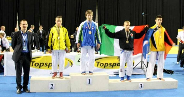 Flavius Plopeanu (primul din dreapta) a reuşit cel mai bun rezultat din carieră (Foto: ju-jitsu.webs.com)