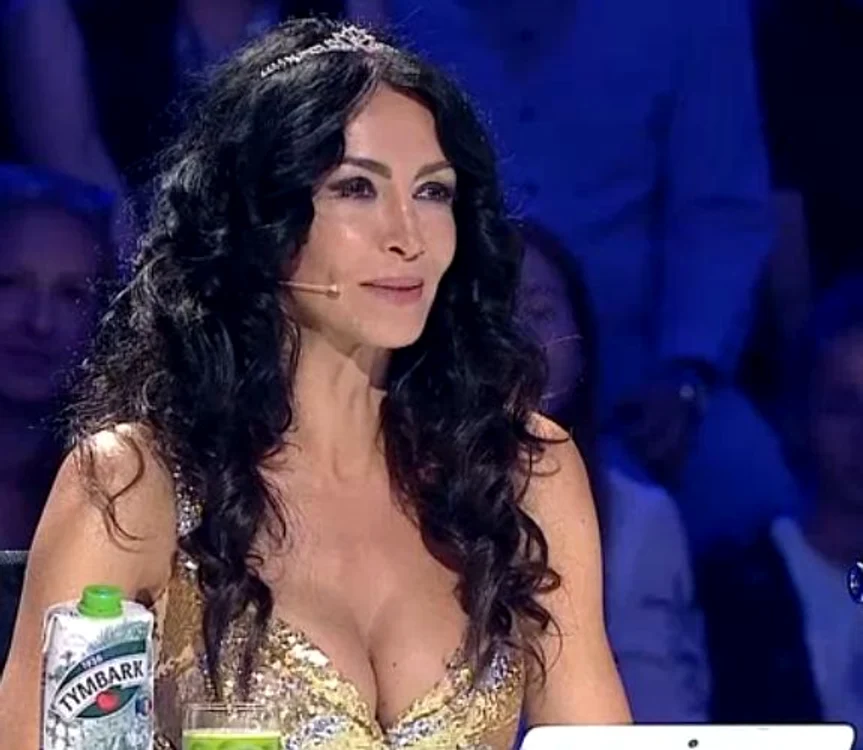 Mihaela Rădulescu a purtat o rochie care i-a pus în valoare sânii