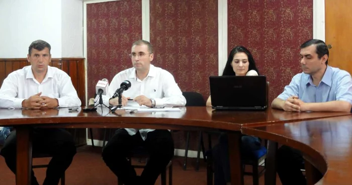Marian Căruntu (la microfon) nu ştie nici acum dacă mai este sau nu preşedinte al PMP Slatina