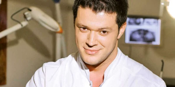 Victor Slav, prezentatorul emisiunii „Frumuseţe pe muchie de cuţit“