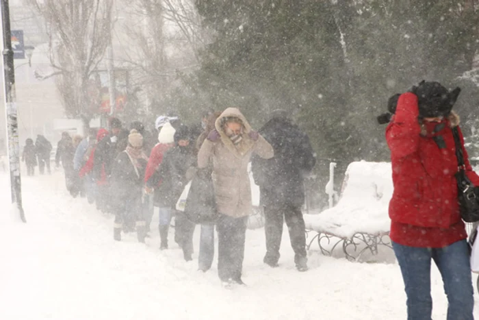 
    Prognoza meteo pentru următoarele două zile anunță că ninsorile se mai răresc dar va persista gerulfoto: Click!  