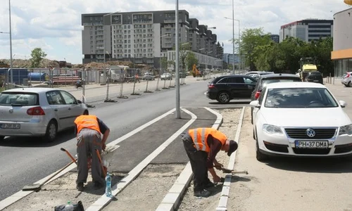 Muncitorii lucrează la trotuare pe Șos  Fabrica de Glucoză jpeg