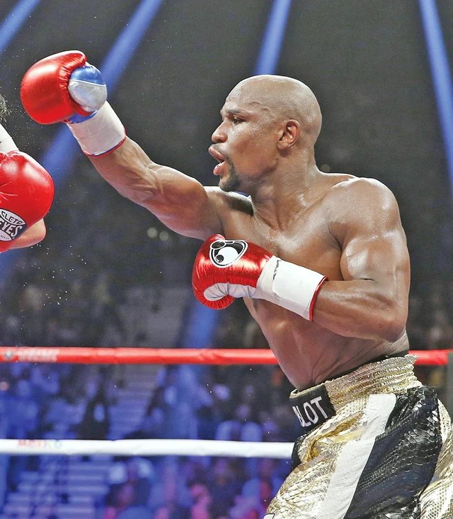 Floyd Mayweather are 48 de victorii din tot atâtea meciuri disputate în ringul profesionistFOTO: AP