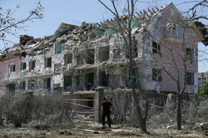 Clădire atacată de ruşi la Odesa FOTO EPA-EFE