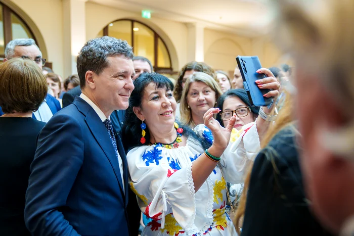 Nicușor Dan, alături de reprezentanții comunității românești din Germania/FOTO: Presidency.ro