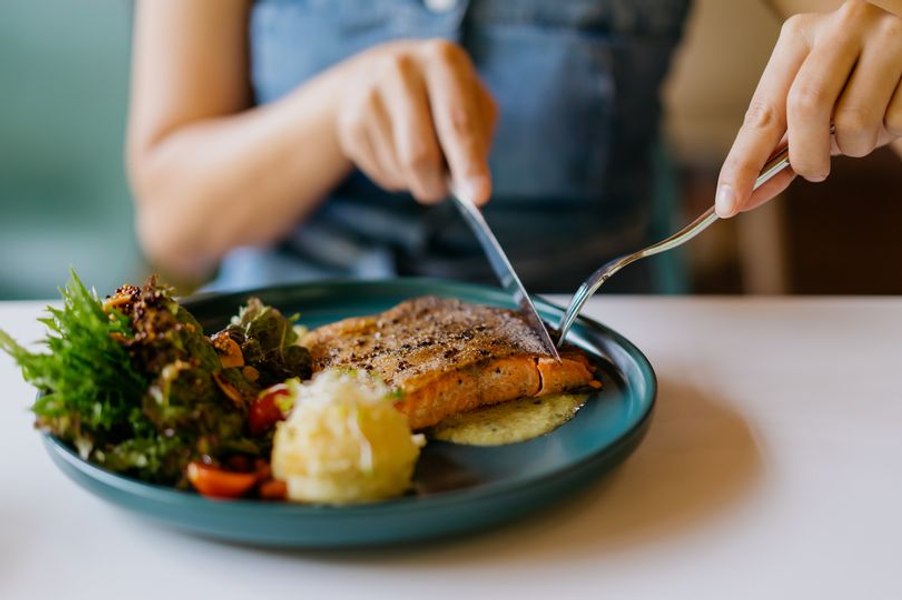 Alimentul care reduce riscul de atac de cord. Cardiolog: „Scade colesterolul și are un impact uimitor”