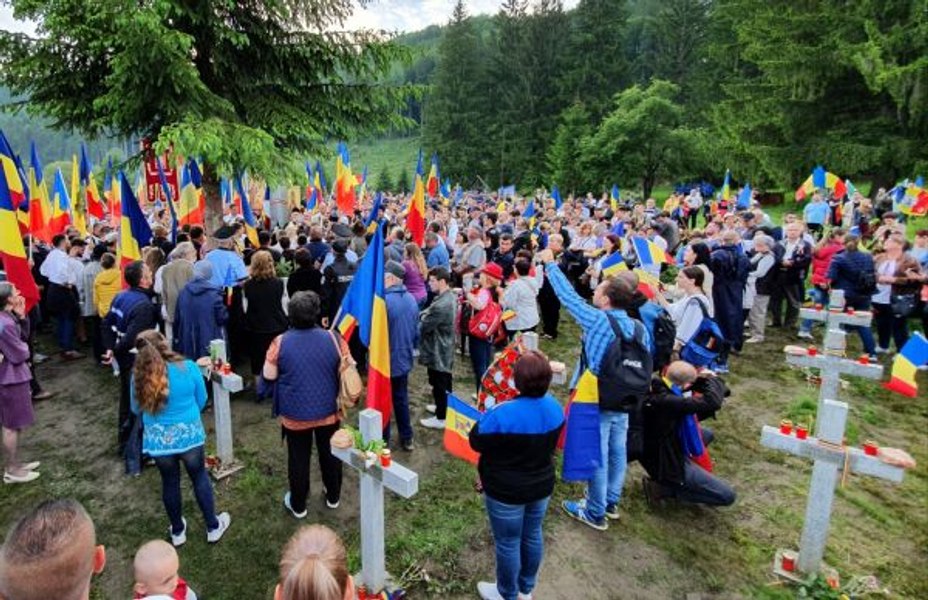 Harghita: 150 de cruci de lemn în memoria eroilor români, în Cimitirul Valea Uzului, în locul celor demolate