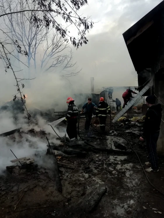 Incendiul a provocat pagube foarte mari FOTO ISU Neamţ