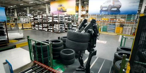 Calvin 40 robot umanoid x jpg