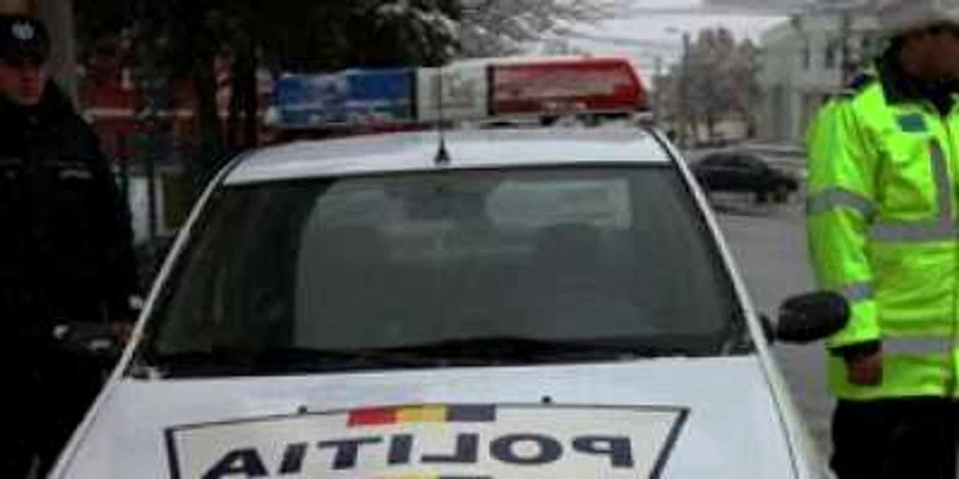 Craiova: Oamenii legii fac cercetări, la locul impactului.