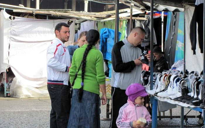 Buluc la adidaşi de firmă