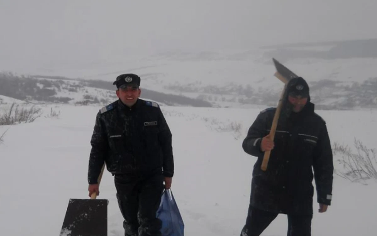Jandarmii au salvat un bărbat fără picioare (FOTO Hot News)