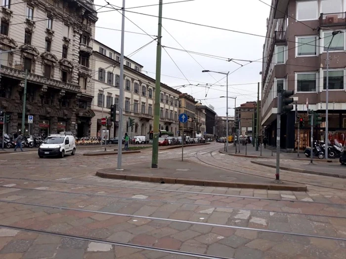 Străzi pustii în Milano