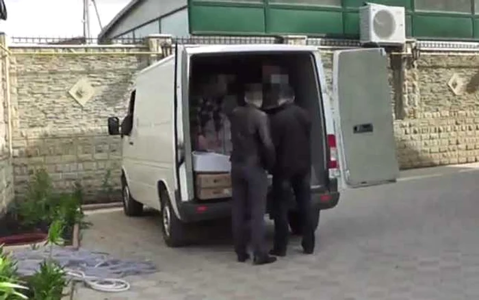 Carnea adusă ilegal din Brazilia şi din Ucraina era depozitată într-o gospodărie din comuna Bubuieci Foto: Politie.gov.md
