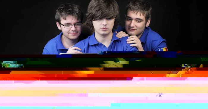 Cei trei studenţi care vor participa la finala celui mai mare concurs de programare universitar, ACM ICPC