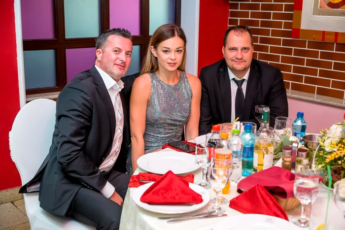 Dezbrăcatu’, Ioana petric și Șerban Huidu au fost la nunta colegului lor